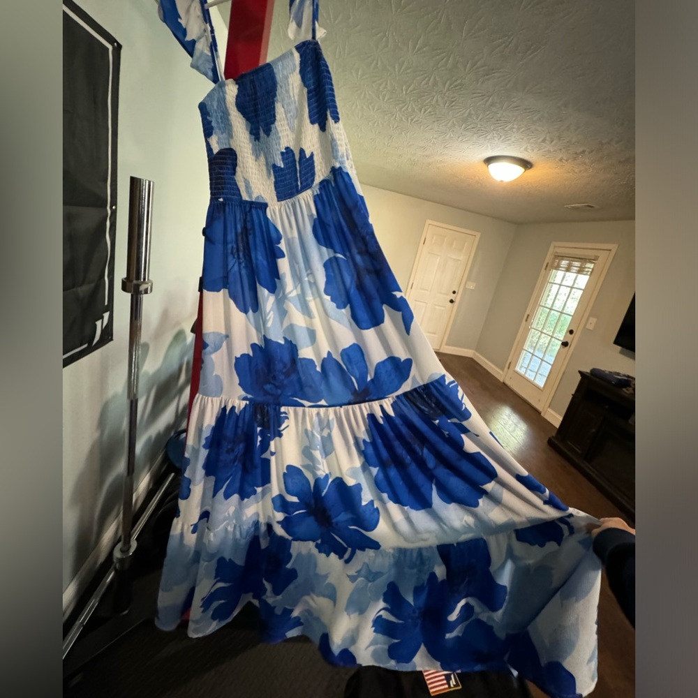 Beautiful blue and white floral maxi dress - Picture 2 of 3